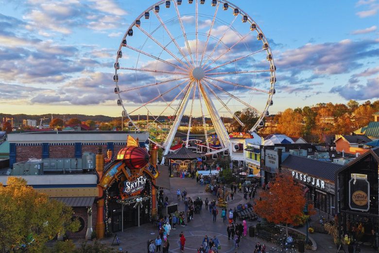 Date Night at The Island in Pigeon Forge - A Complete Guide for Couples